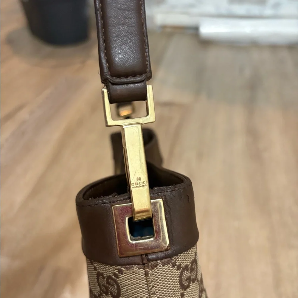 Gucci Tan and Brown Monogram Shoulder Bag - Picture 2 of 16